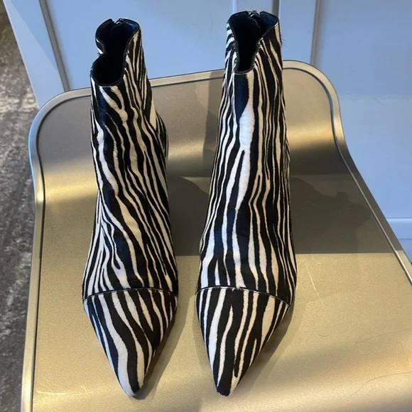 SOLD!!!!  ALEXANDRE BIRMAN PONY HAIR ZEBRA PRINT ZIP BOOTIE. 39.5 - Picture 3 of 11